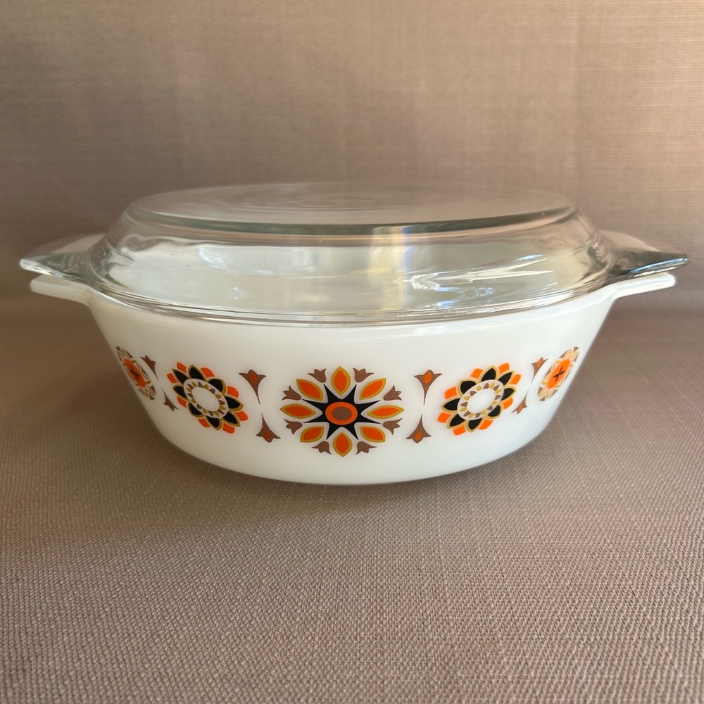 JAJ Pyrex - Made in England - Toledo Pattern Casserole with Lid - 519